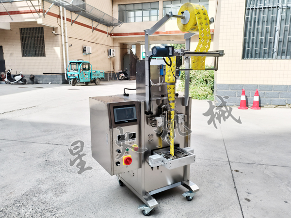 液體立式自動包裝機實拍圖