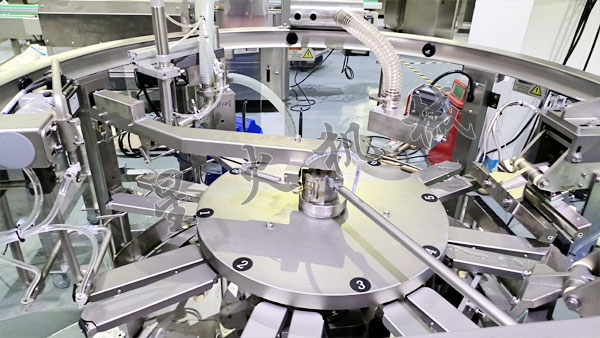 成都液體自動包裝機實拍圖