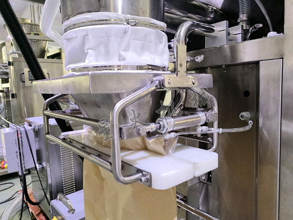 大容量粉體分裝機(jī)實(shí)拍圖